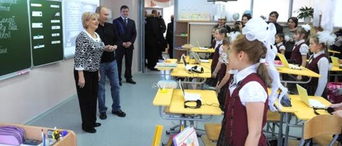 В.В. Путин в одной из школ Хакасии, где применяются здоровьесберегающие технологии В.Ф. Базарного.