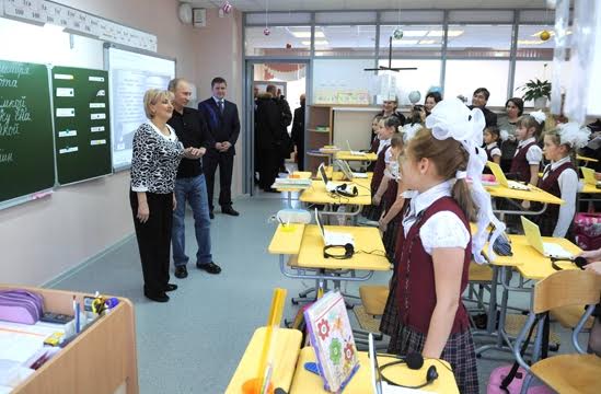 В.В. Путин в одной из школ Хакасии, где применяются здоровьесберегающие технологии В.Ф. Базарного.