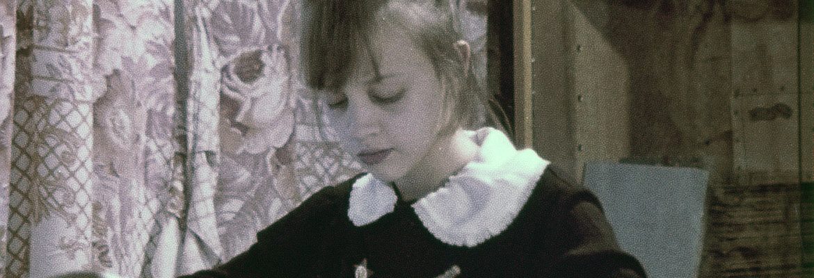 Девочка за конторкой Базарного