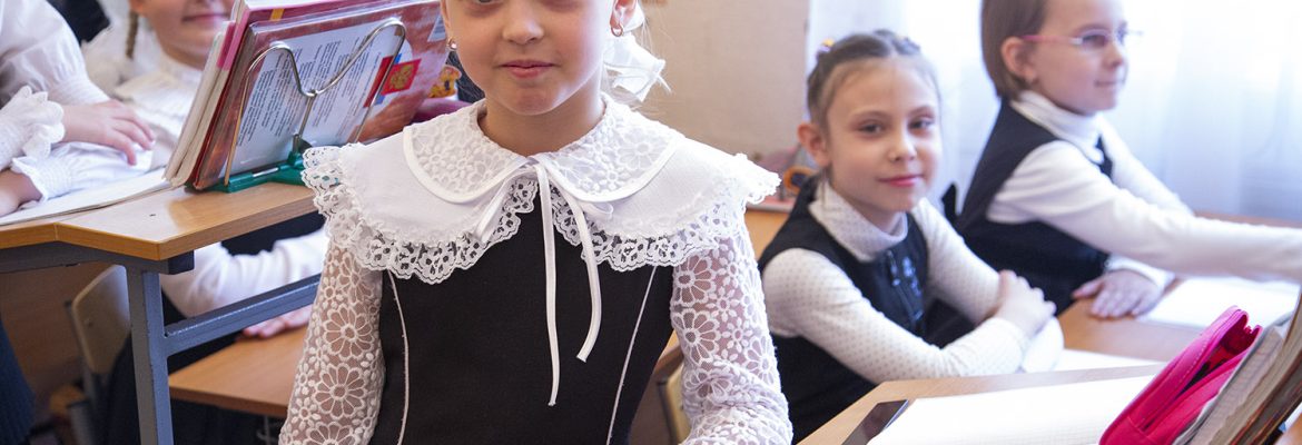 Девочка из школы №115 - Ярославль. В.Ф. Базарный - Некоторые вопросы нормального развития органа зрения у детей