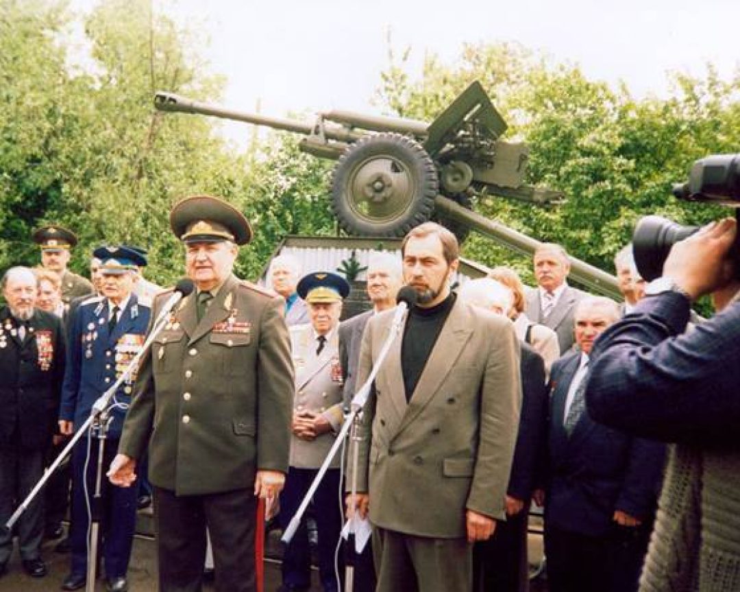 В Московской школе-лаборатории № 760 есть свой духовой оркестр. Хор. Три музея. И даже – президент.