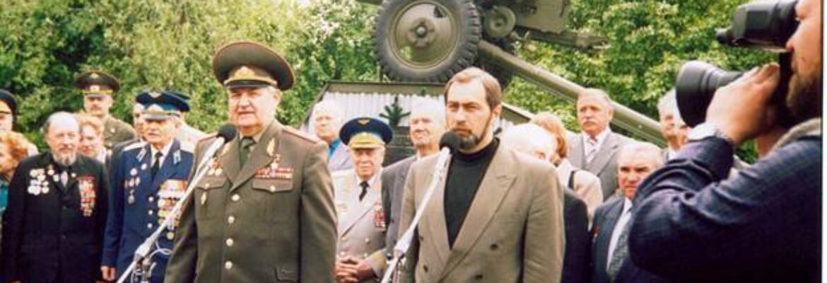 В Московской школе-лаборатории № 760 есть свой духовой оркестр. Хор. Три музея. И даже &ndash; президент.