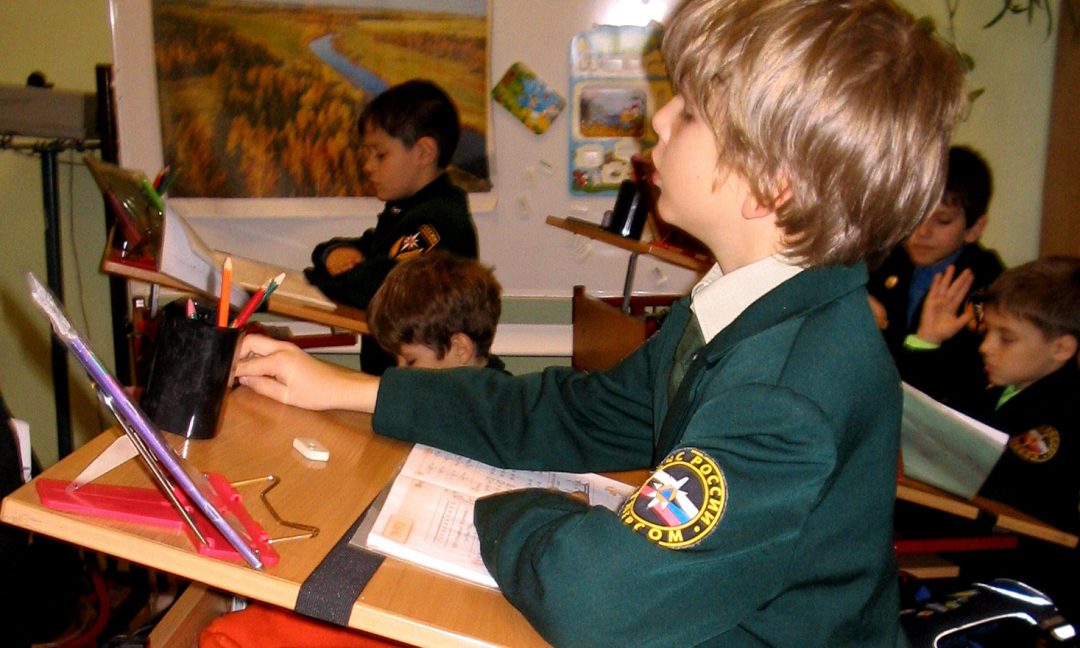 Первоклассники за… конторкой