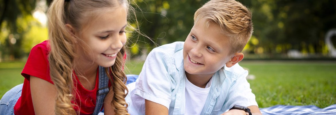 Здоровый ребенок учится охотней