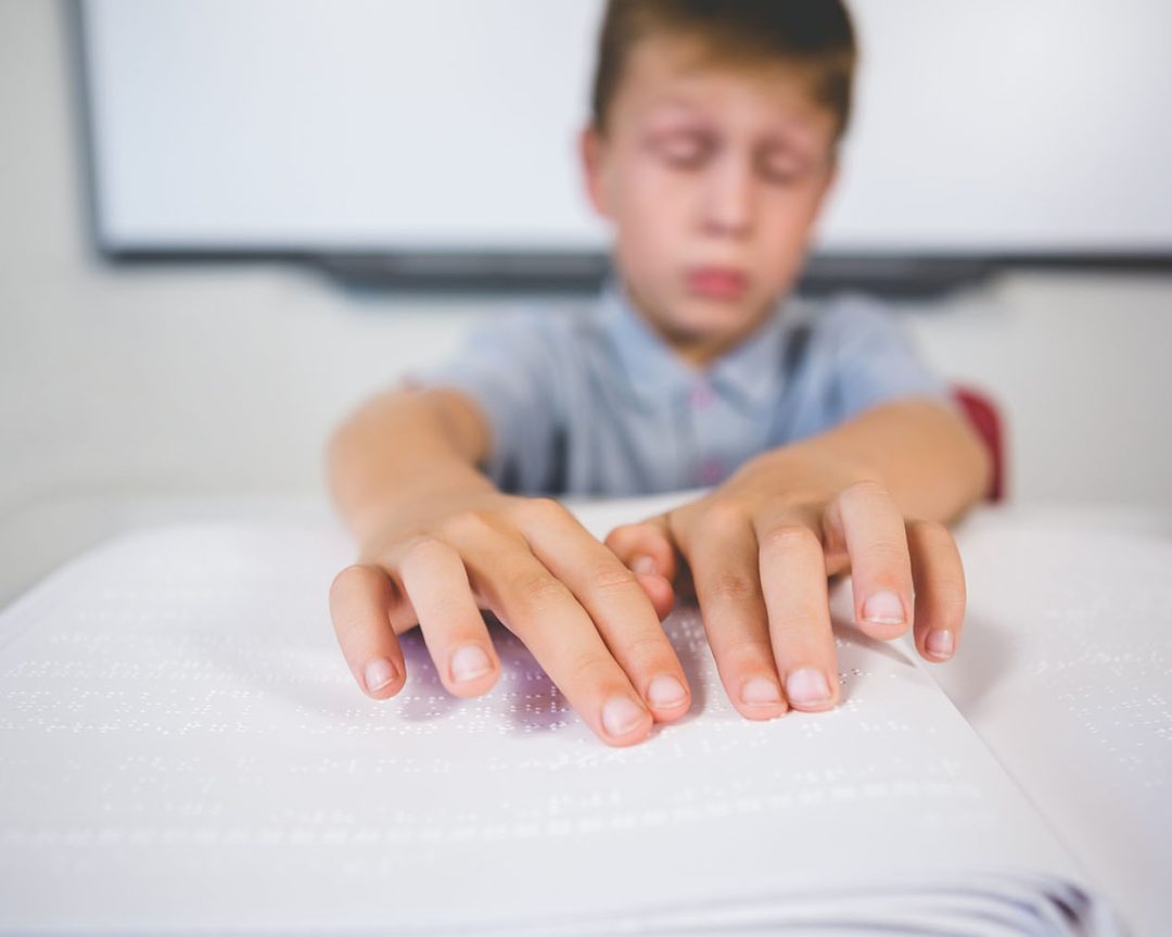 Овладение письмом по системе брайля у незрячих младших школьников